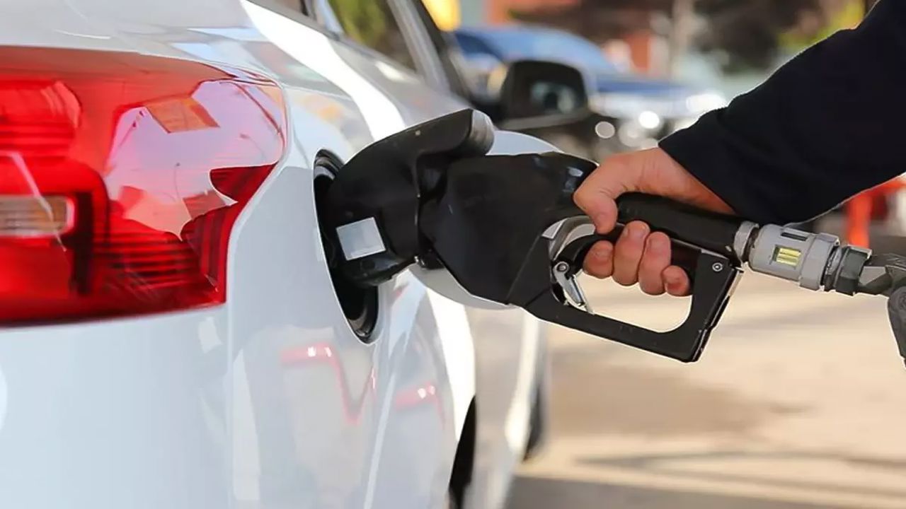 Akaryakıta Çifte Zam Kapıda: Benzin ve motorin dev zam