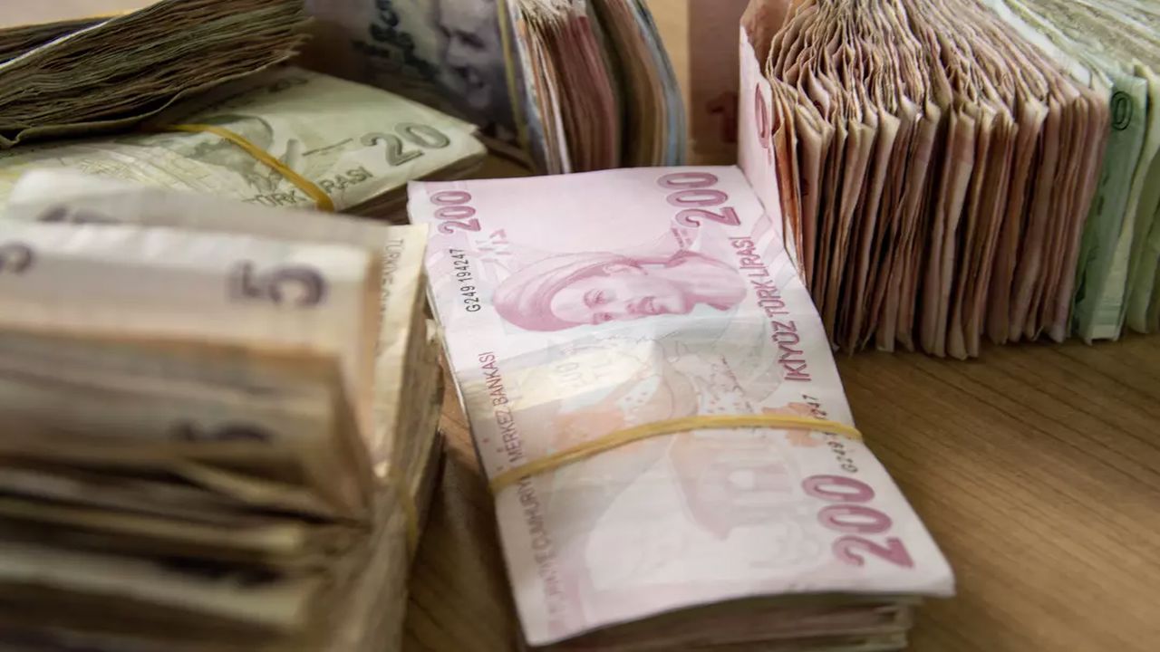 Faizde makas açıldı: Krediler zirve yaptı, mevduatta sert düşüş