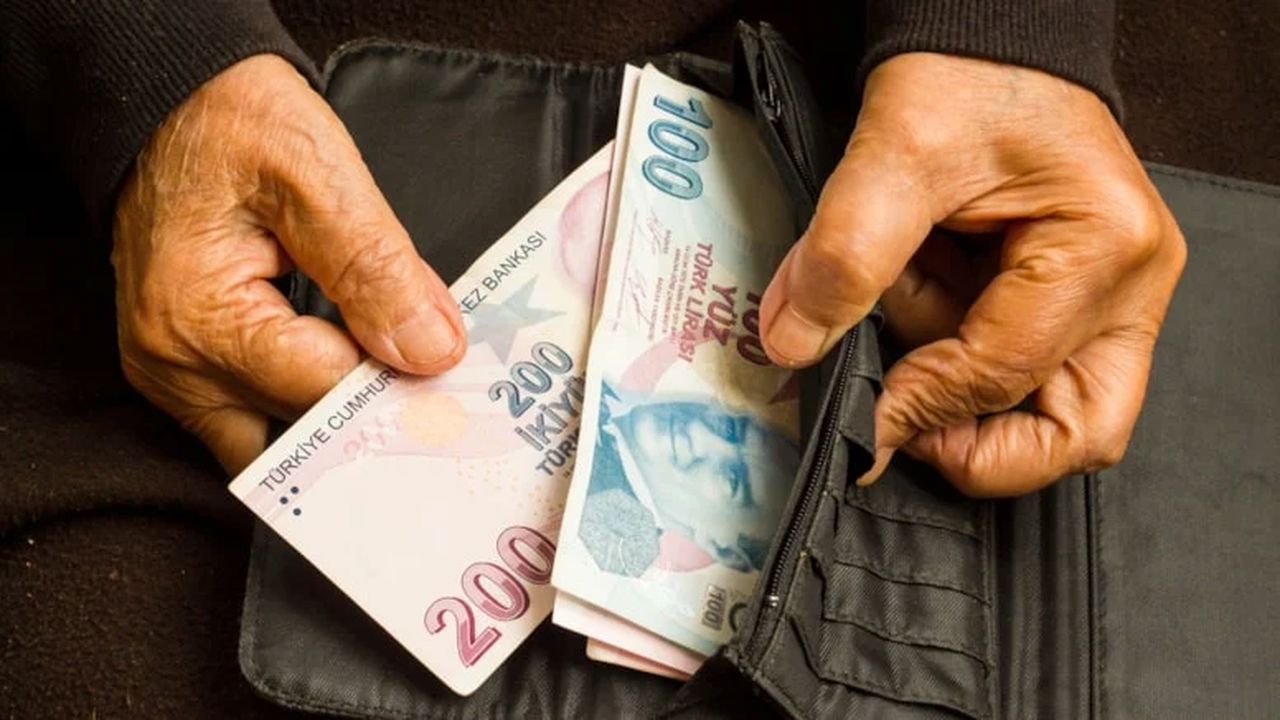 Emekli maaşlarında yeni kulis: Ek zam ihtimali masada, gözler perşembeye çevrildi